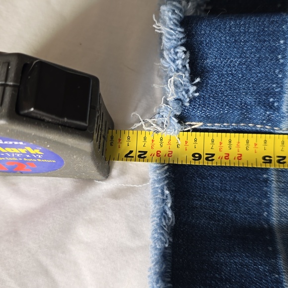 Jeans with two tone fringe hem - Picture 4 of 10